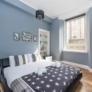 Centre, 5 Star Ground Floor Apartment