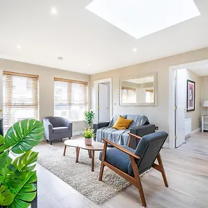 https://pass-the-keys-stunning-2br-apt-in-fab-location-with-top.belfasthotelsireland.com