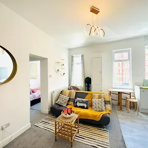 https://apt-2-bedroom-with-seaside-views.hotelsin-chester.com